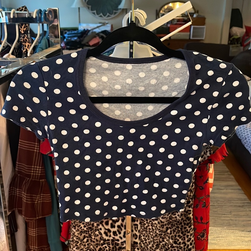 Crop top polka dot shirt